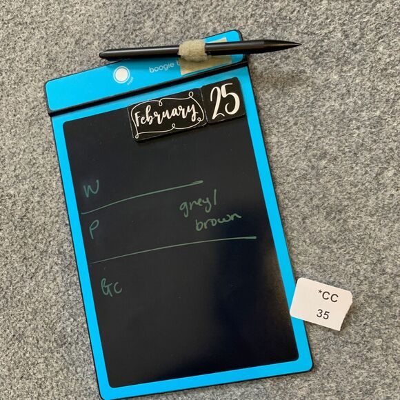 Under Armour Shorts Women S Small Grey Brown HeatGear Allover Print Fitted - Picture 10 of 11